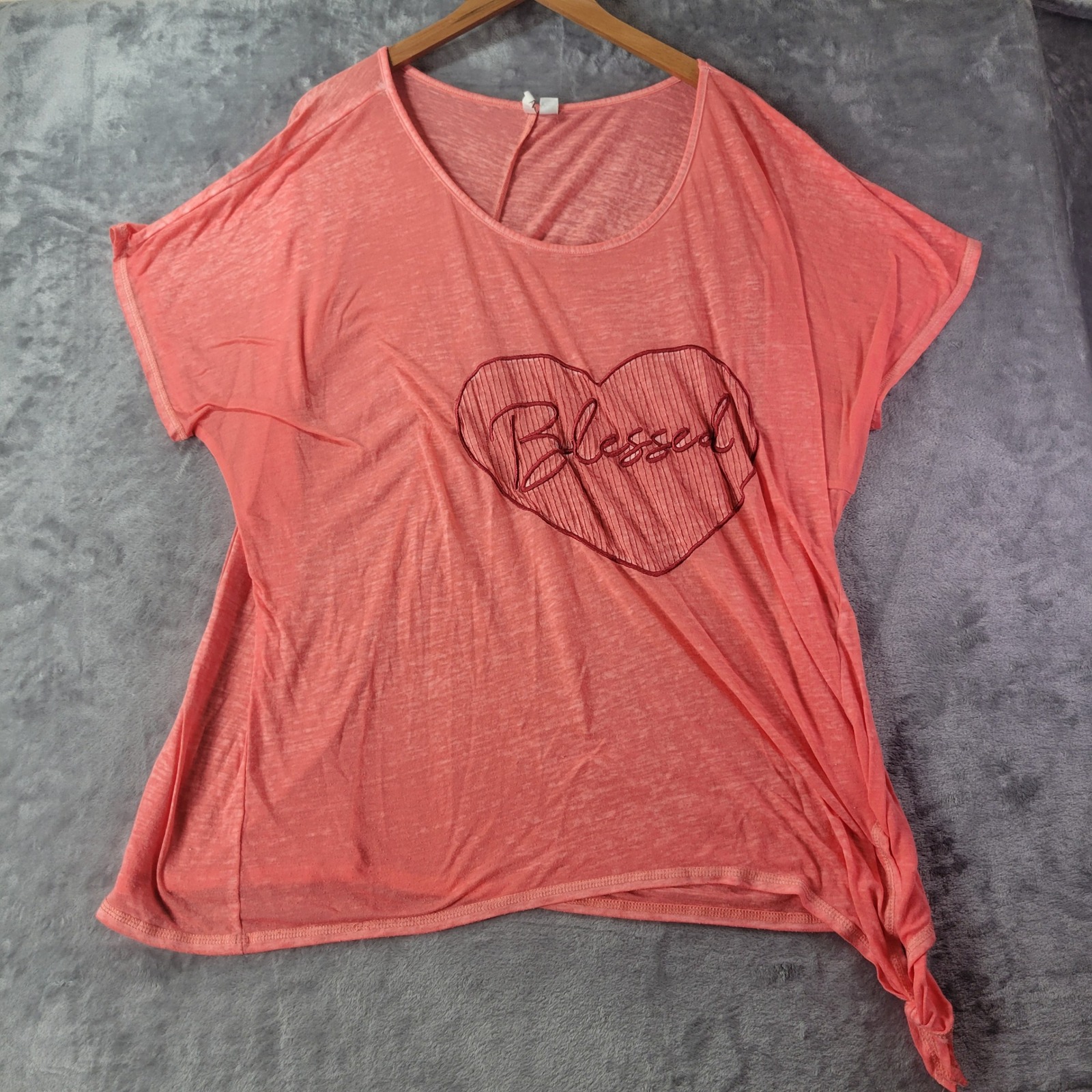 Est. 1946 Womens Plus Size 22/24w Coral Graphic Heart Blessed Tie Hem Top